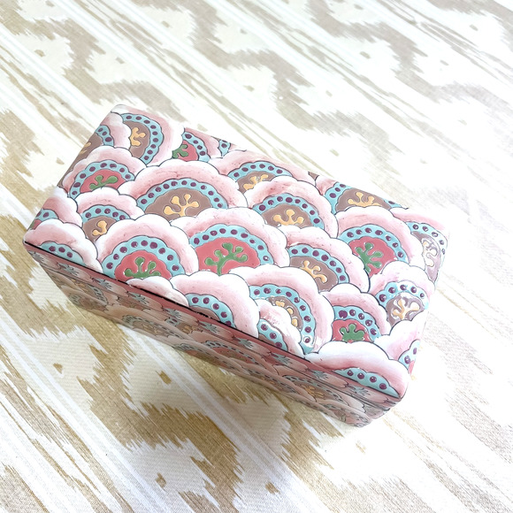 Vintage Large Rectangle Chinioserie Trinket Jewelry Box Hand Painted Pink Green - Picture 2 of 9